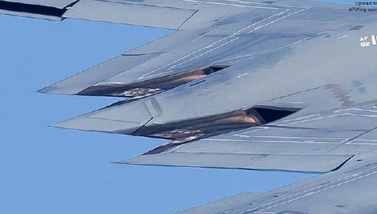 B-2 尾喷口附近的高热区材料后来进行了升级