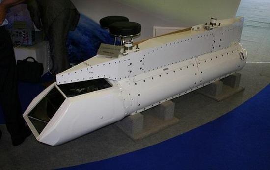 俄罗斯新一代吊舱还在发展之中,图为PAK-FA/T-50配备的101-K N导航/瞄准吊舱
