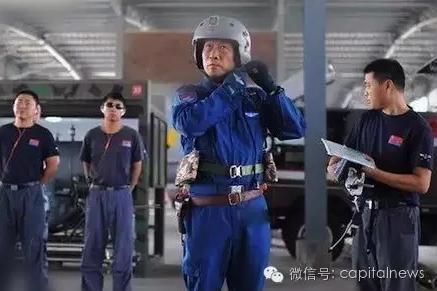 常丁求是2015年9.3阅兵中最年轻的参阅将领