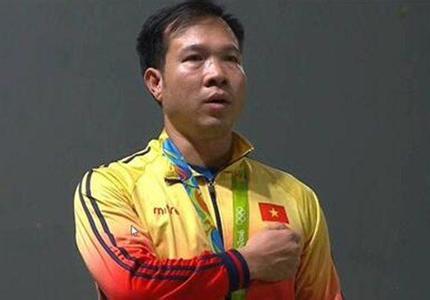 越南老将黄春荣获得了里约奥运会男子10米气手枪金牌
