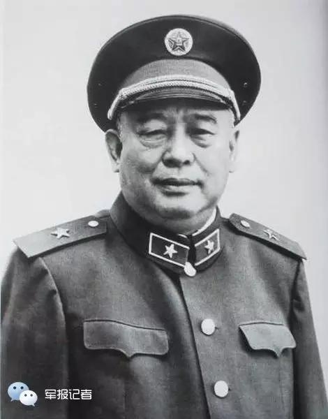 长征开始时,后来的开国中将余秋里时任红二军团第六师第十八团政治委员