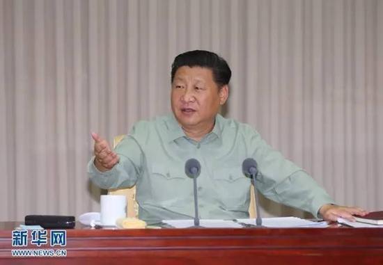 图为:2016年9月26日,中共中央总书记、国家主席、中央军委主席习近平视察火箭军机关,代表党中央和中央军委,对火箭军第一次党代表大会的召开表示热烈的祝贺,向火箭军全体指战员致以诚挚的问候。