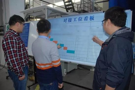 图片:中电科第14所新闻显示的“海之星”雷达工装现场。该所建立任务不落地、问题不过夜的全所协同机制,按照白天0.5小时、非工作时间1小时组建快速响应团队,确保任务进展清晰、响应及时高效、问题处理到位。