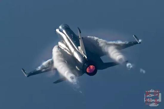 巴基斯坦空军“枭龙”亮相珠海(摄影,徐湘江)