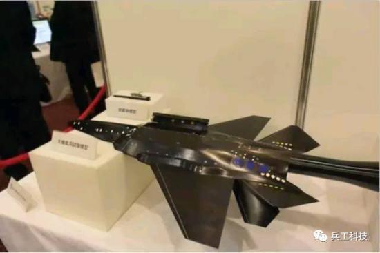 图注:26DMU用于内置武器舱武器结合测试的风洞模型