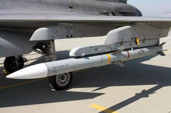 AIM-120无疑是中程空空导弹的标杆,但以它否定其余则有失偏颇