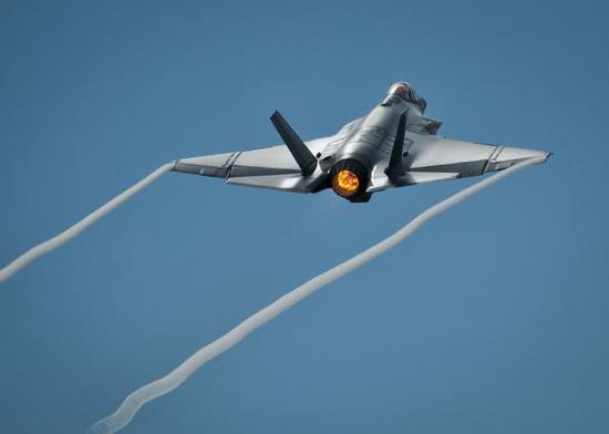 美国五代机F-35“闪电II”