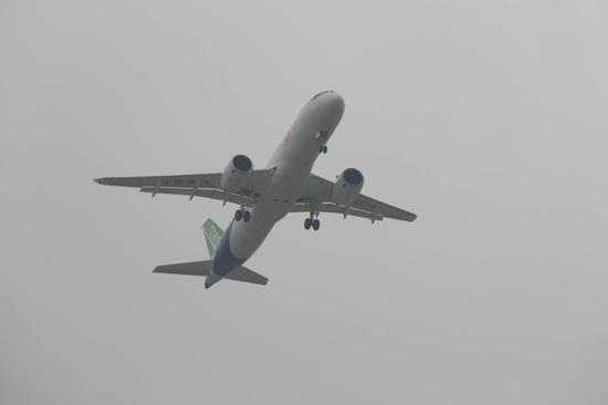 国产大飞机C919首飞成功