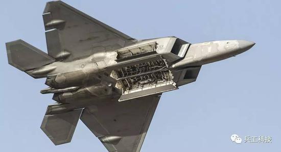 图注:美国F-22战机,与F-16交手,取得大比分胜率