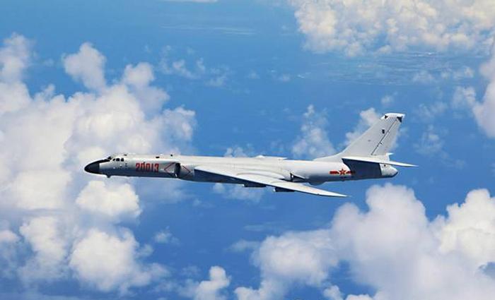 轰-6K进行远海攻击训练