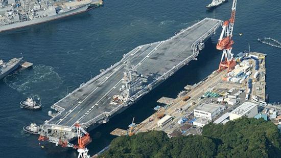 美国“里根号”航母抵达日本横须贺基地