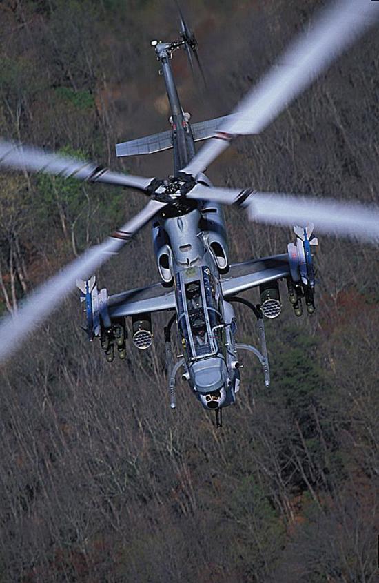 直-10的原型机原定正常起飞重量接近于美国海军陆战队的AH-1Z武装直升机,都是接近8.5吨的体量,在武器携带量、燃油携带量、装甲等方面都比较宽裕