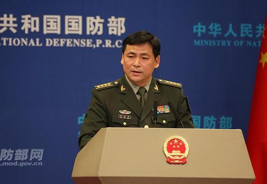 国防部任国强证实,9月底中央军委向全军和武警部队印发了《关于严禁违规宴请喝酒问题的规定》