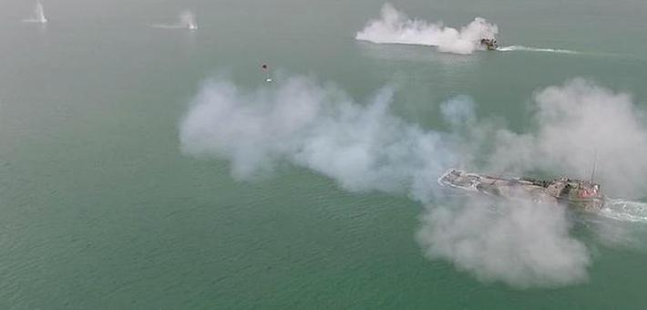 为台海军演预热?我战车水上开炮(动图)