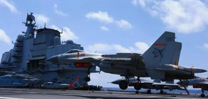 现场视频：我辽宁舰西太演练多架歼15起降