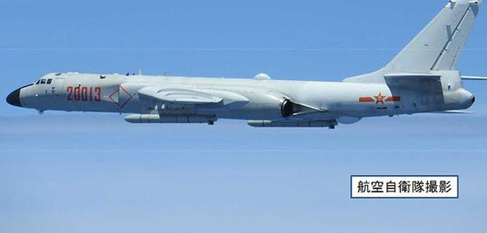 我轰6K编队连续绕台 忙坏御用摄影师