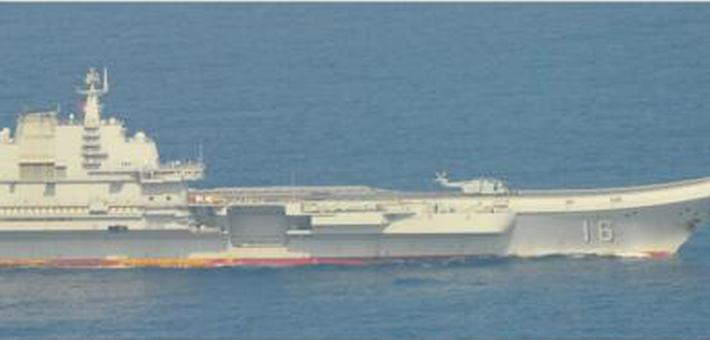 逆时针绕台：辽宁舰在出岛链起降歼15