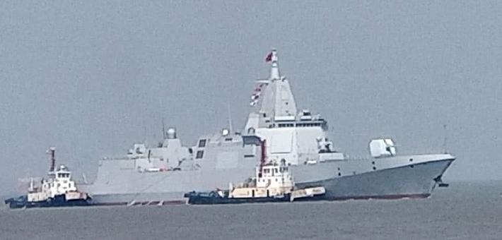 早日服役!疑似我055万吨大驱首舰已试航