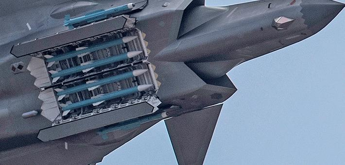 军媒晒歼20猛照 弹舱大开挂6弹超霸气