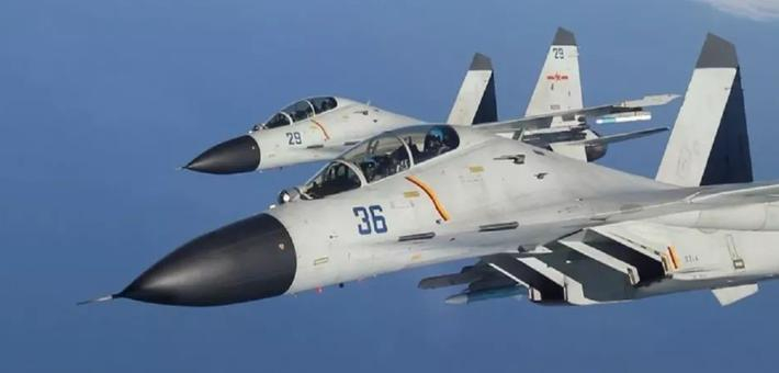 严防死守!我南海舰队歼11B对海实战演练