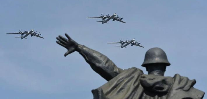 俄空军多机编队为阅兵持续彩排