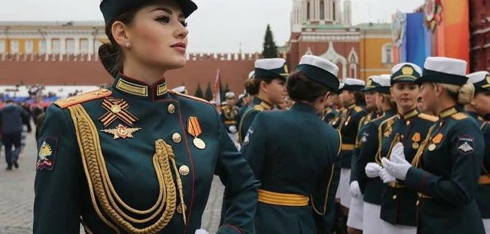 俄罗斯胜利日阅兵风情女兵赏析