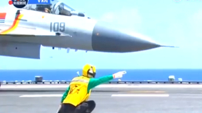 习近平观看歼15起飞