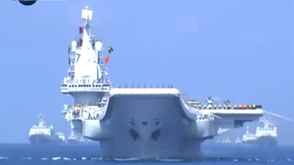 习近平检阅海上编队