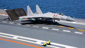 辽宁舰穿越台湾海峡