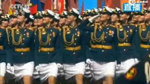 军事学院女学员受阅