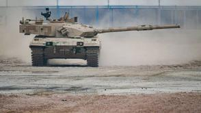 我坦克大秀原地转向