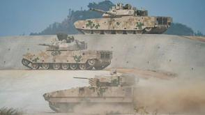 国产坦克装甲车大战