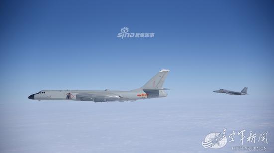 日本F15J战机伴飞中国轰6K轰炸机 图片来源:空军新闻