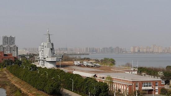 国产弹射型航母舰岛已亮相。图片来自网络,感谢作者。