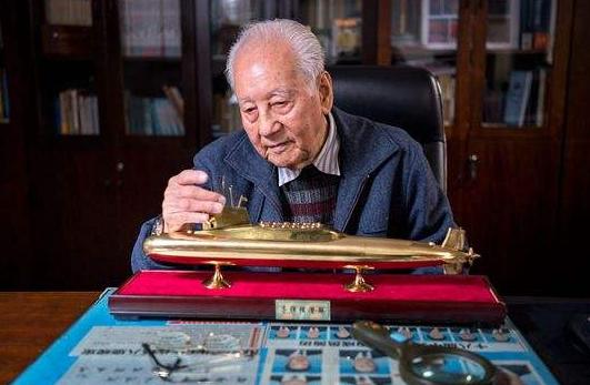 黄旭华