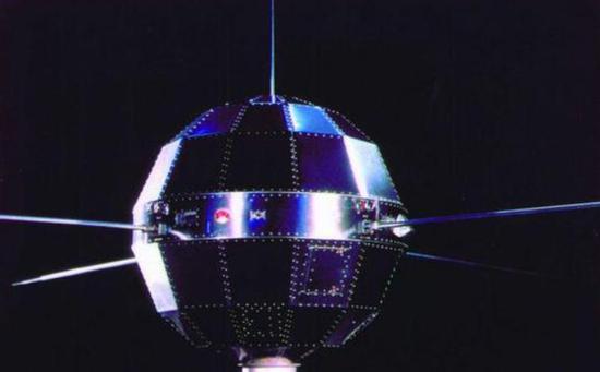 中国第一颗人造卫星东方红一号