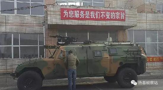 装载QLZ-04式35毫米榴弹发射器的“长轴猛士”