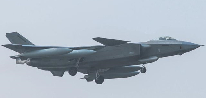 歼20挂4具副油箱试飞照再曝光