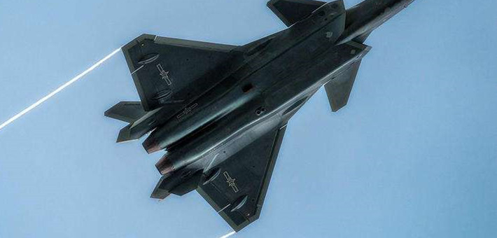 歼20鼎新机库及仨弹舱全曝光