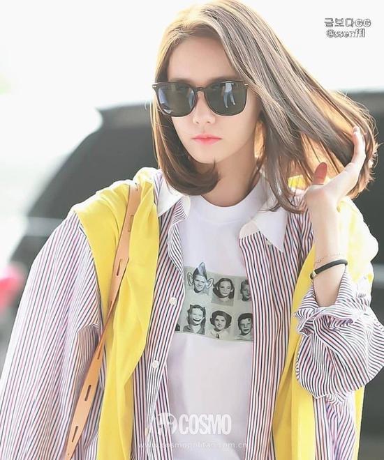林允儿身着Balenciaga衬衫
