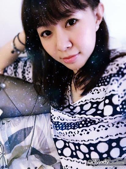 心情好的时候,她会发发美美的自拍。