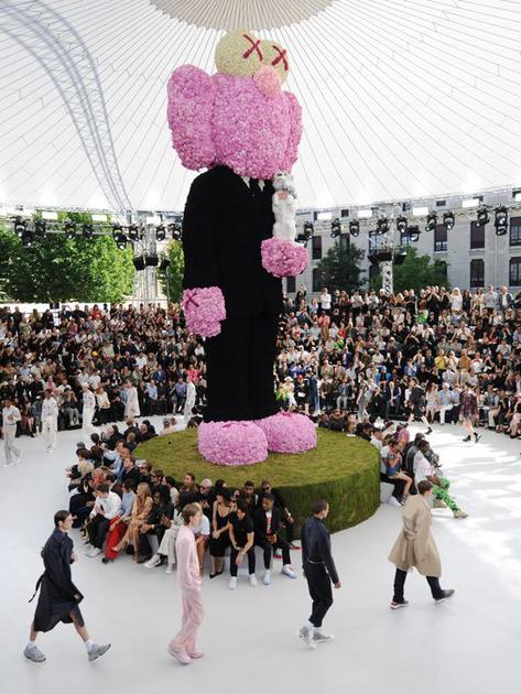 KAWS BFF 雕像