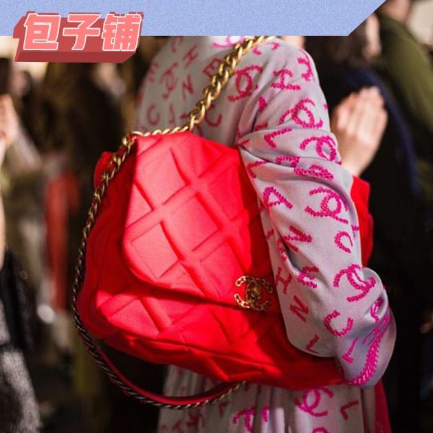 红色chanel 19包包