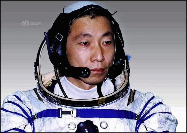 中国航天员群像 航天事业辉煌离不开他们的名字