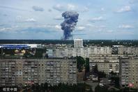 俄罗斯一炸药工厂发生爆炸 城市上空浓烟滚滚