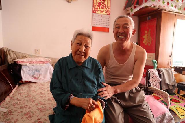 返老还童?99岁老人白发里重新长出黑发