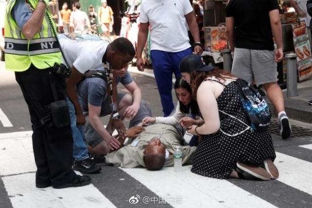 纽约时代广场汽车冲入人行道撞死1人