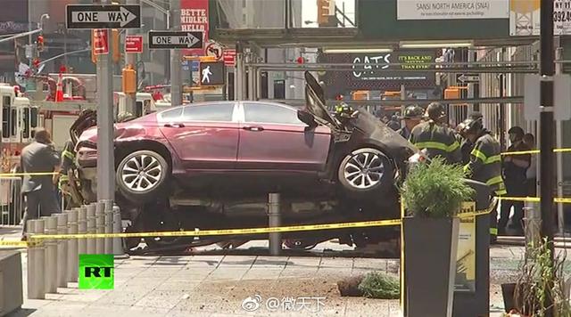 纽约时代广场汽车冲入人行道撞死1人