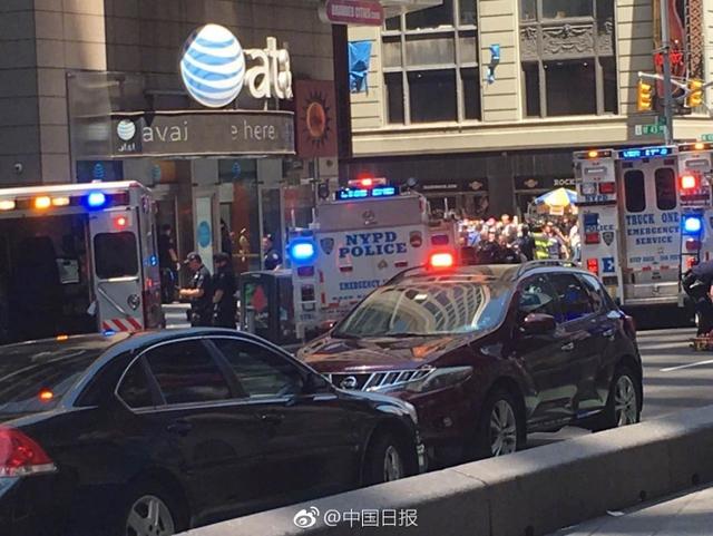 纽约时代广场汽车冲入人行道撞死1人