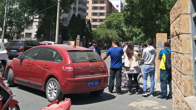 知春路大风坠物伤人现场还原图集